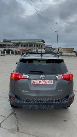 toyota-rav4-2015-gray-big-1