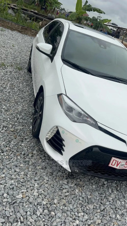 toyota-corolla-2017-white-big-2