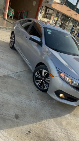 honda-civic-2018-silver-big-3