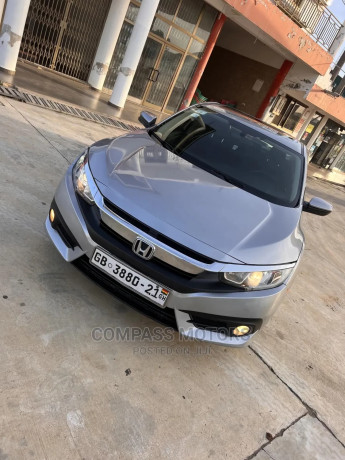 honda-civic-2018-silver-big-0