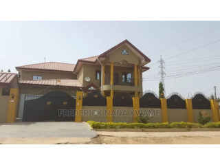 4bdrm House in West Hills Mall Area for Sale