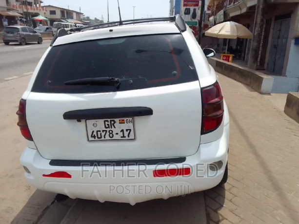 pontiac-vibe-2006-white-big-2