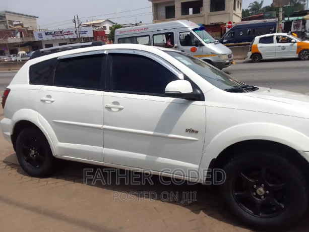 pontiac-vibe-2006-white-big-4