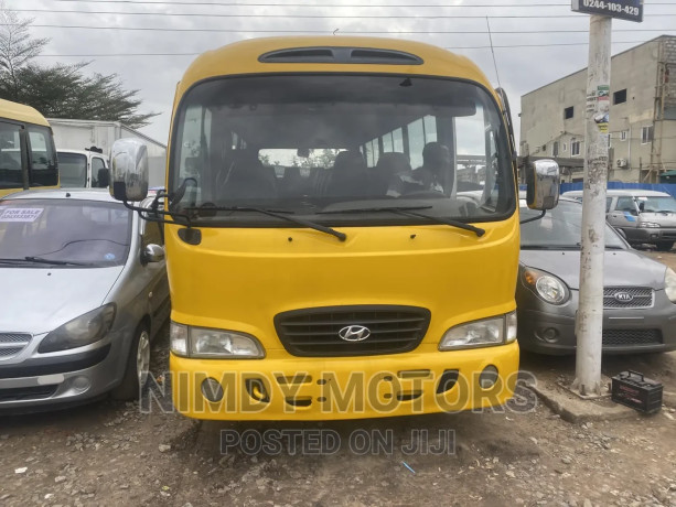 hyundai-county-2011-yellow-big-2