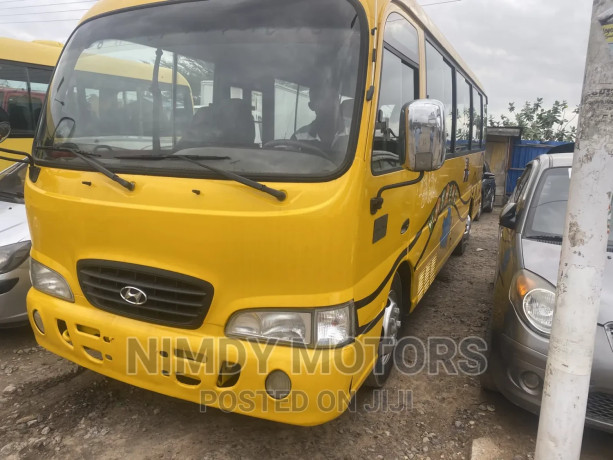 hyundai-county-2011-yellow-big-1