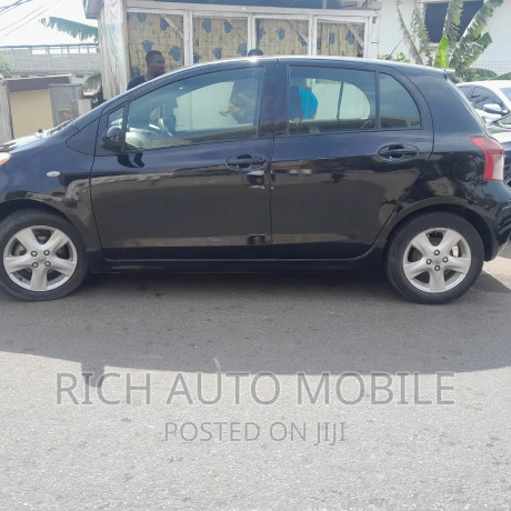 toyota-yaris-2007-black-big-2