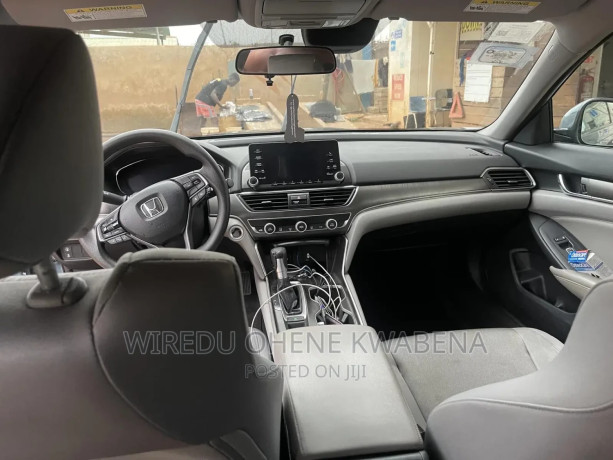 honda-accord-lx-2018-gray-big-1