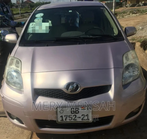 toyota-vitz-2010-silver-big-1