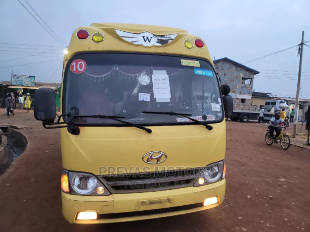 hyundai-county-2009-yellow-big-1