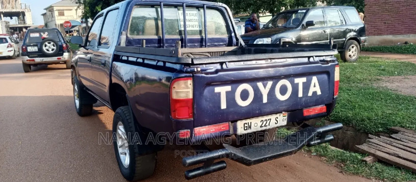 toyota-hilux-2002-blue-big-1