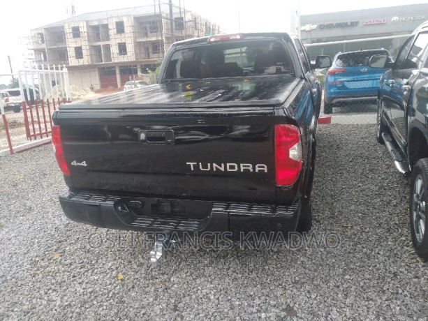 toyota-tundra-2020-black-big-4