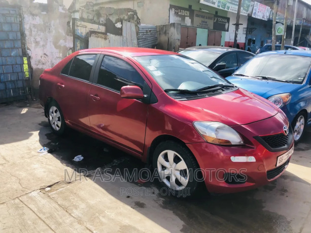 toyota-yaris-2009-red-big-1