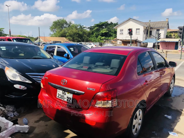 toyota-yaris-2009-red-big-2