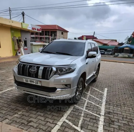 toyota-land-cruiser-prado-40-i-2012-silver-big-1