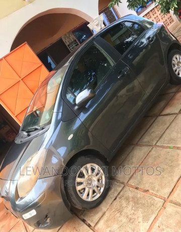 toyota-vitz-2010-black-big-1