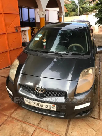 toyota-vitz-2010-black-big-3