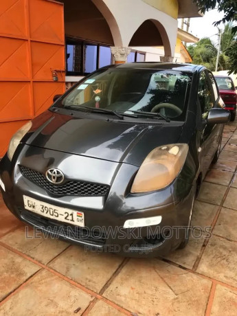 toyota-vitz-2010-black-big-2