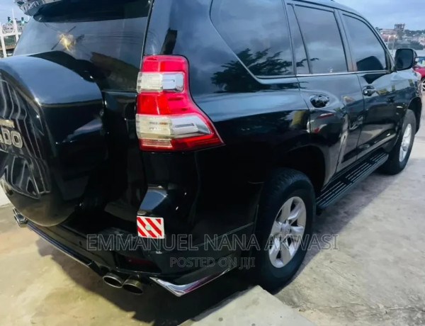 toyota-land-cruiser-prado-2018-black-big-2