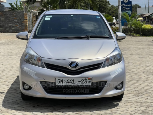 toyota-vitz-13-awd-5dr-2012-silver-big-0