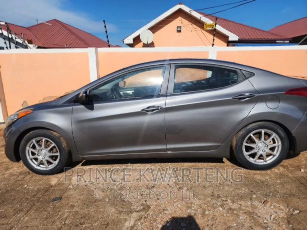 hyundai-elantra-2013-gray-big-1