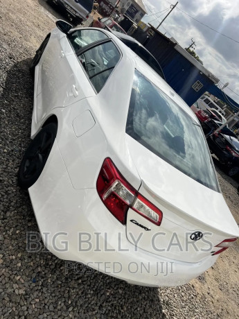 toyota-camry-2014-white-big-4