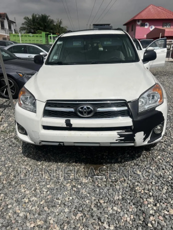 toyota-rav4-2011-white-big-0