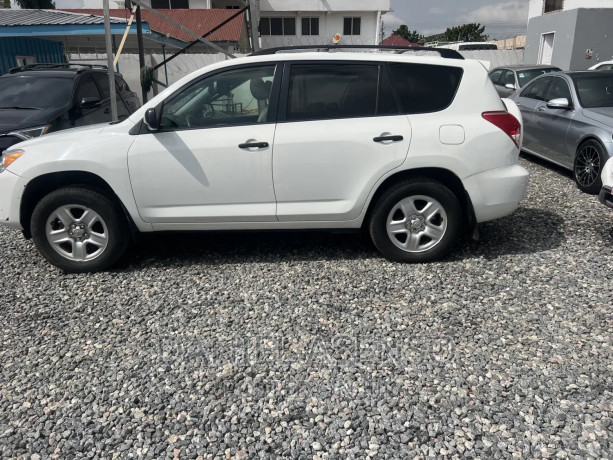 toyota-rav4-2011-white-big-4