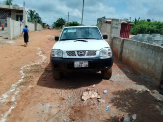 Nissan Hardbody 2015 White