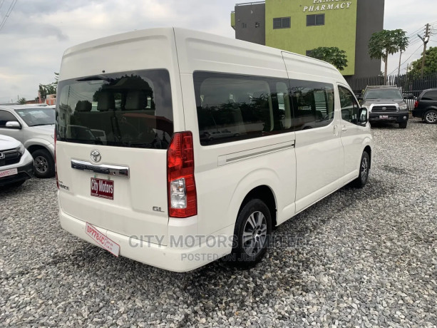 new-toyota-hiace-2021-white-big-4