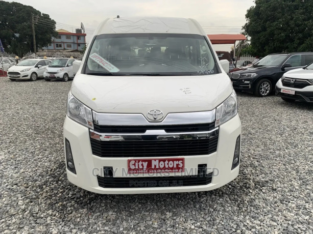 new-toyota-hiace-2021-white-big-0