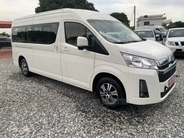 new-toyota-hiace-2021-white-big-3