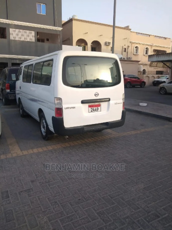 nissan-caravan-urvan-2010-white-big-2