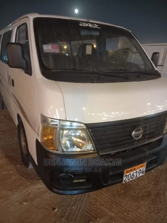 nissan-caravan-urvan-2010-white-big-0