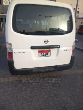 nissan-caravan-urvan-2010-white-big-1