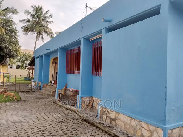 10-bedroom-guest-house-at-dome-for-sale-big-2