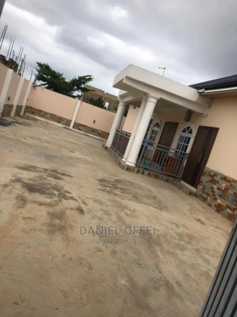 3bdrm-house-in-tuba-area-accra-metropolitan-for-sale-big-1