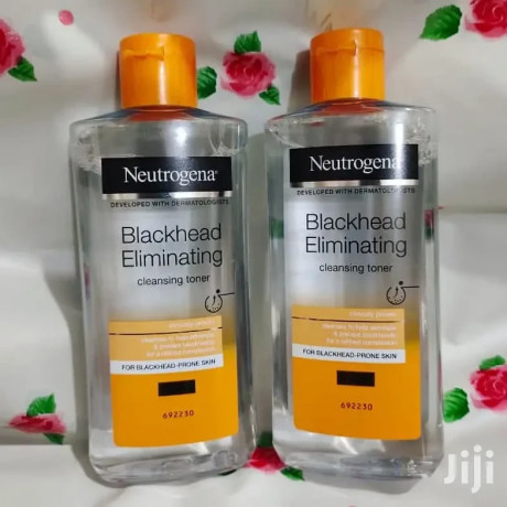 neutrogena-blackhead-eliminating-cleansing-toner-big-0