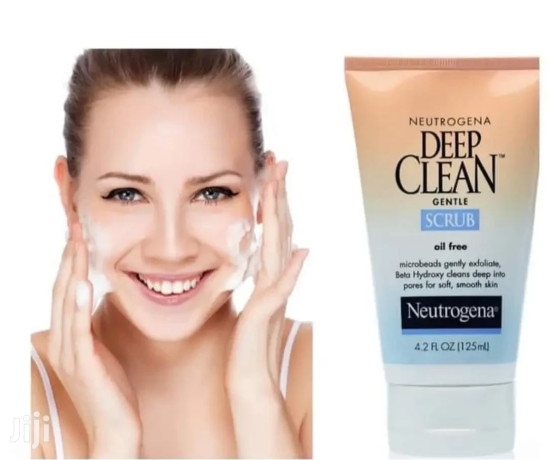 nuetrogena-deep-clean-facial-scrub-big-0