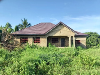 3bdrm House in Nsawam Ahodjo, Accra Metropolitan for sale