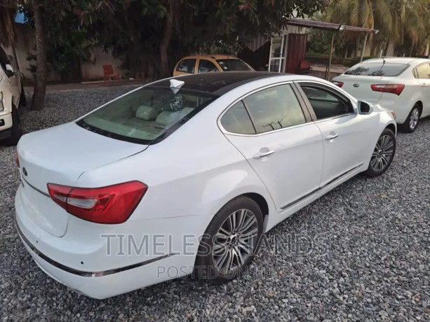 kia-cadenza-2016-white-big-1