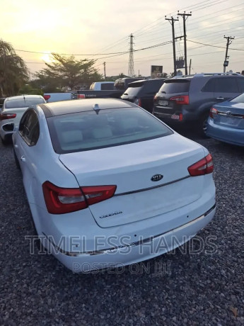 kia-cadenza-2016-white-big-3