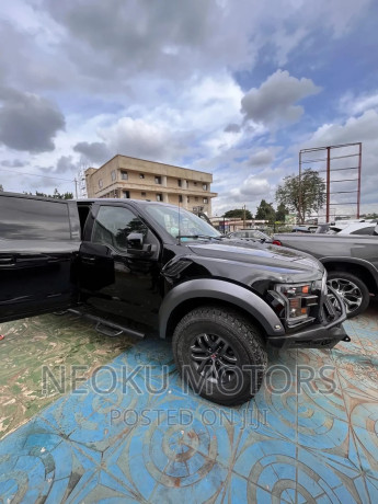 ford-f-150-raptor-2017-black-big-1