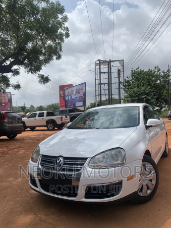 volkswagen-jetta-2011-white-big-0