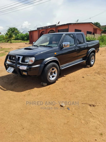 nissan-hardbody-2011-black-big-2