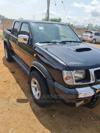 nissan-hardbody-2011-black-big-0