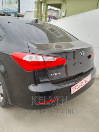 kia-forte-ex-sedan-2013-black-big-2