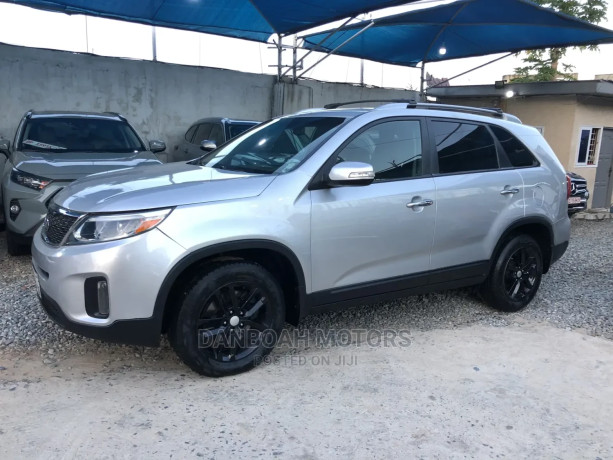 kia-sorento-2014-gray-big-1