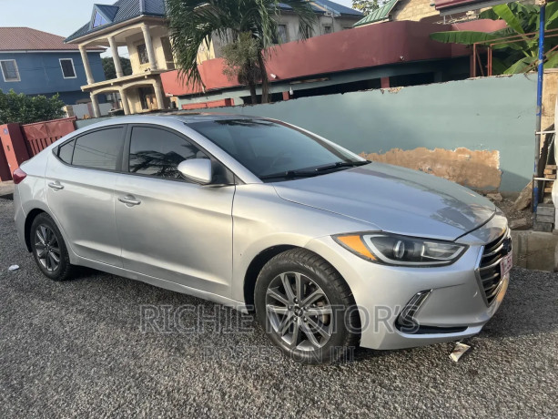 hyundai-elantra-2017-silver-big-3