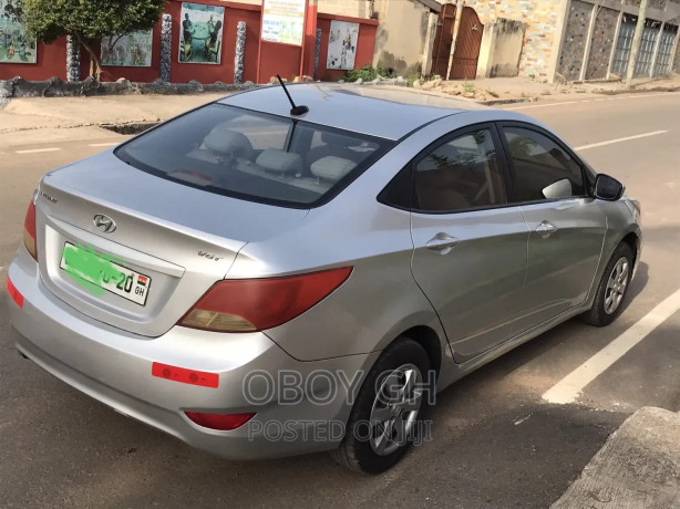 hyundai-accent-se-sedan-2016-silver-big-0