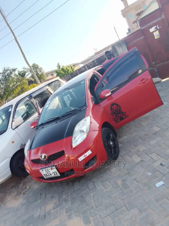 toyota-vitz-13-awd-3dr-2009-red-big-1